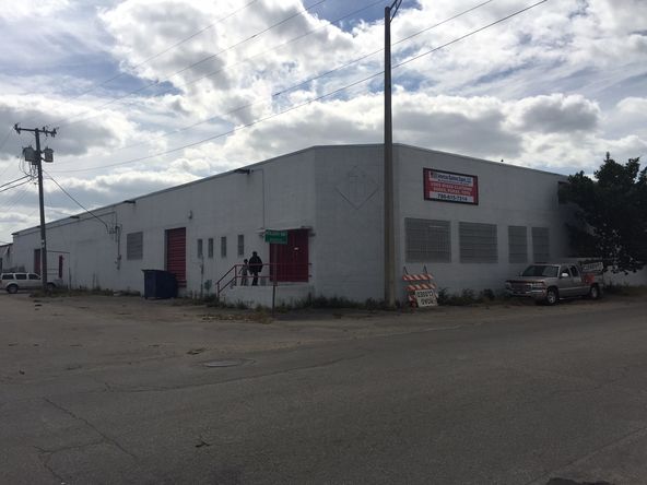 Airport East Warehouse: 3690 NW 52nd St, Miami, FL 33142